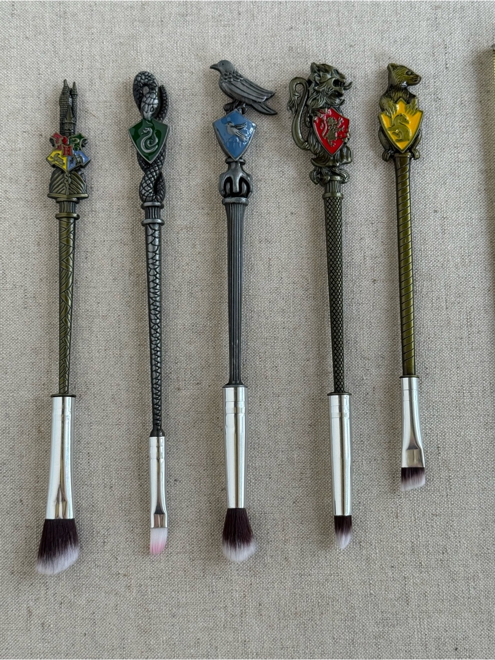 Harry Potter Hogwarts House Wand Makeup Brush Set 5 Pc NEW